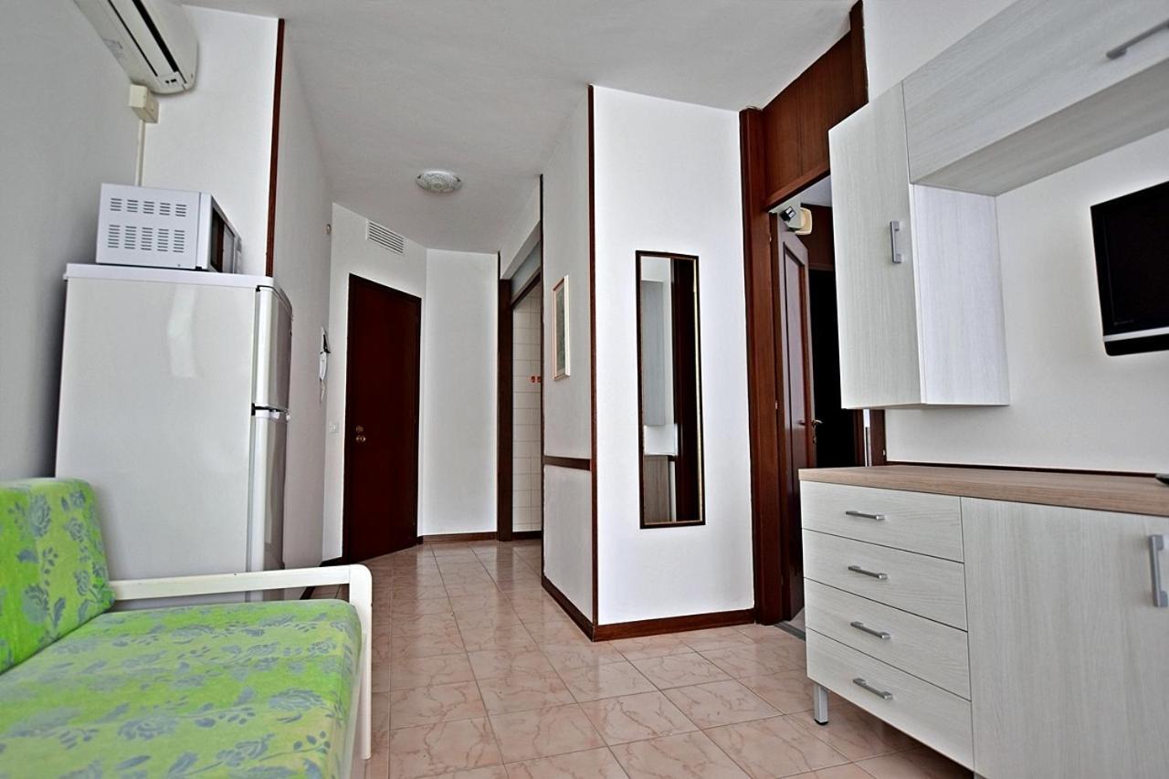 Condominio Luna 1 リニャーノ・サッビアドーロ エクステリア 写真