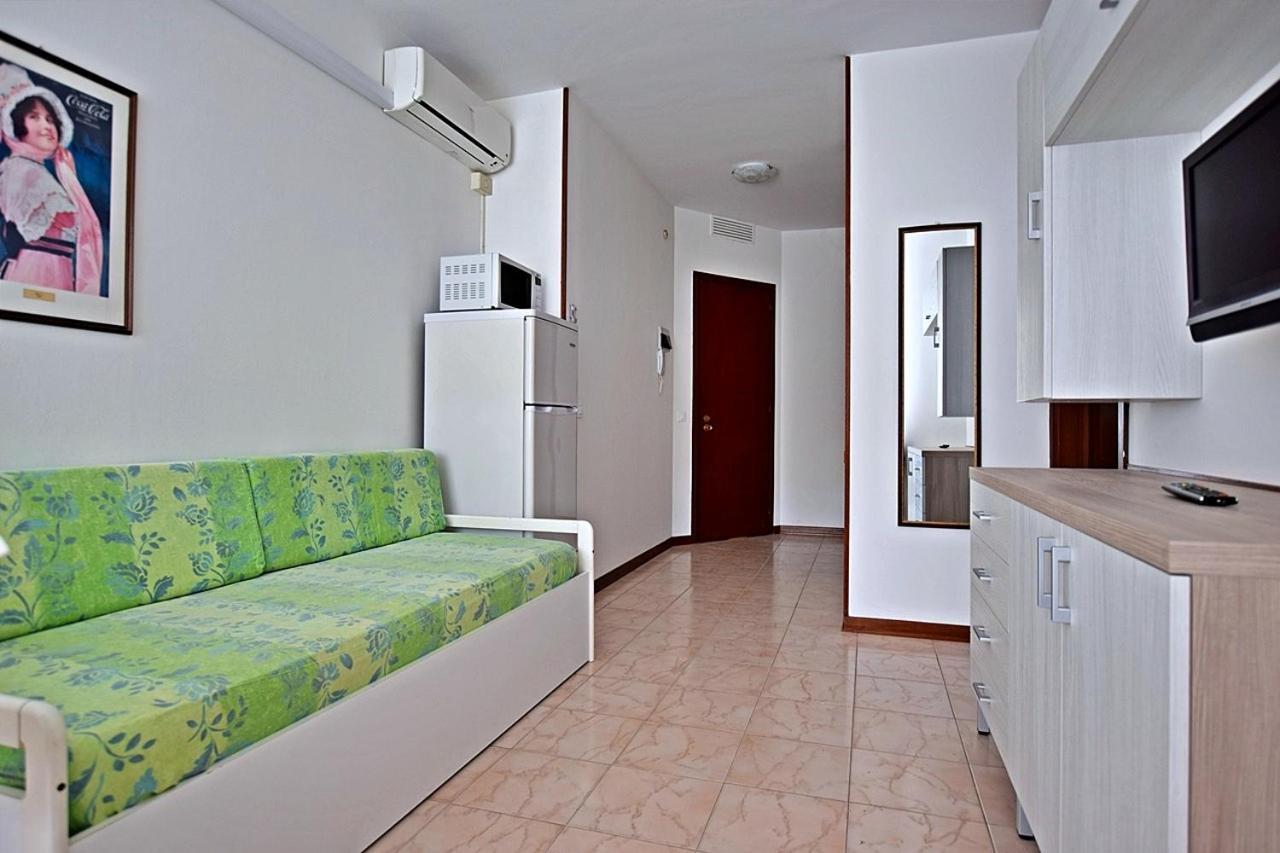 Condominio Luna 1 リニャーノ・サッビアドーロ エクステリア 写真